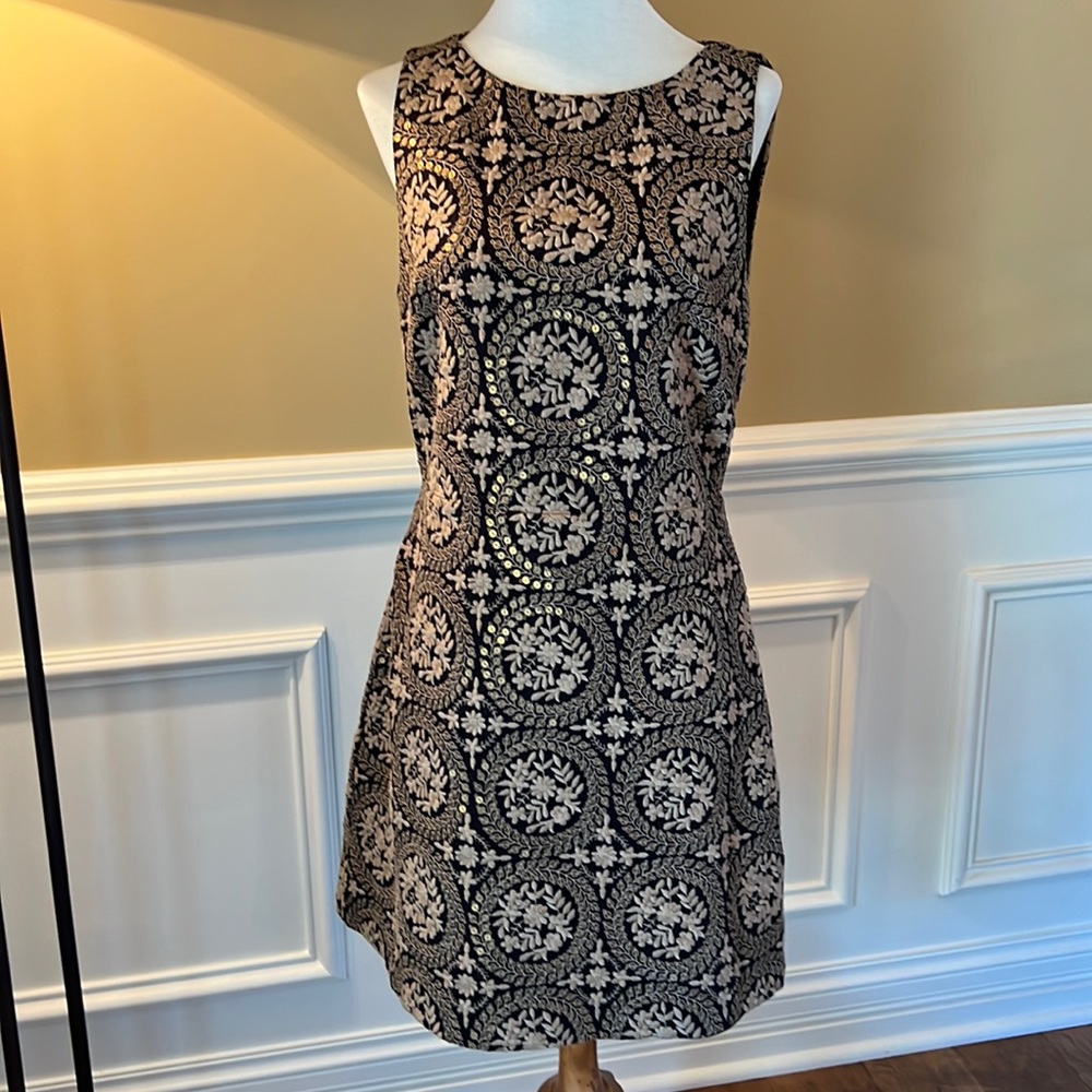 Alice + Olivia Whela Medallion Sleeveless Shift Dress - Picture 2 of 13